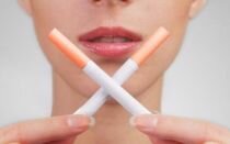 Синие пятна на губах причины. темное пятно на губе: чем его убрать